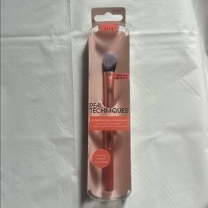 Real Techniques Concealer Brush in Pink